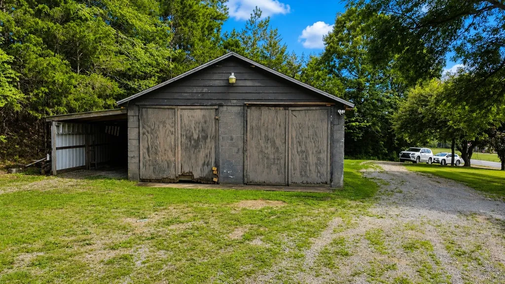 425 E Piney Road Dickson TN 37055