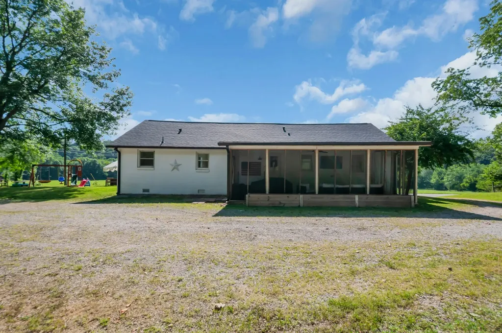 425 E Piney Road Dickson TN 37055
