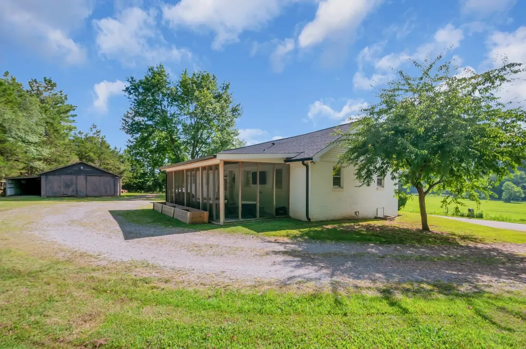 425 E Piney Road Dickson TN 37055