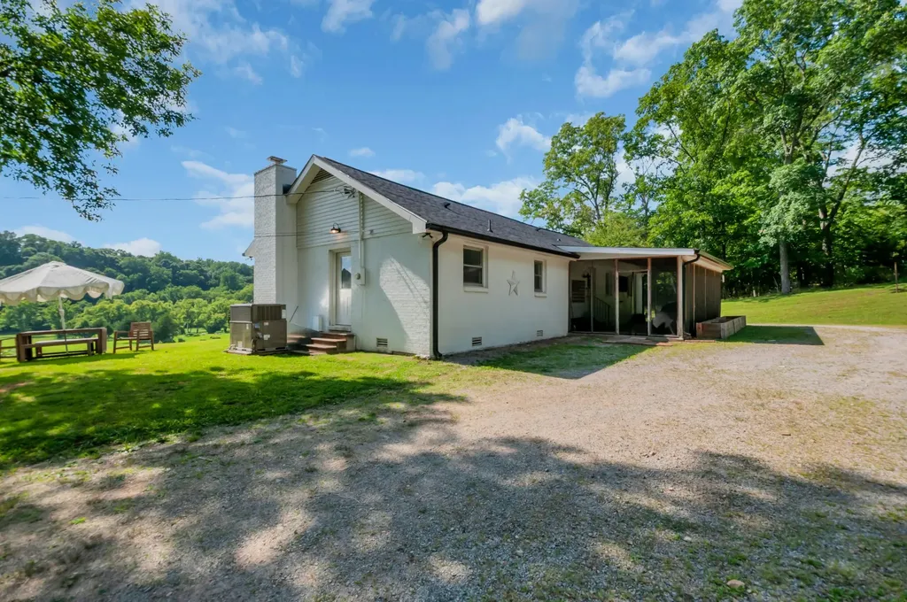 425 E Piney Road Dickson TN 37055