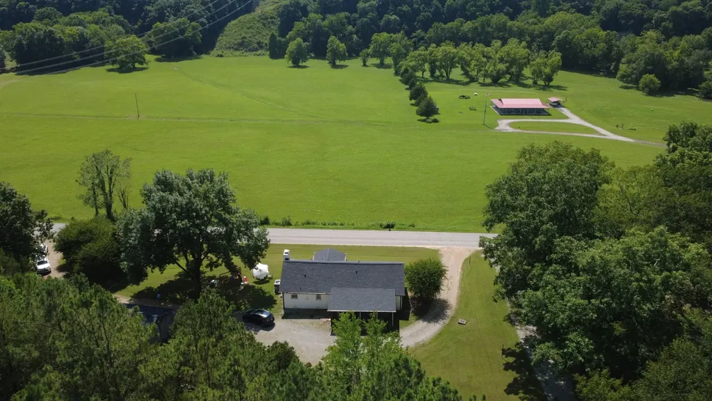 425 E Piney Road Dickson TN 37055