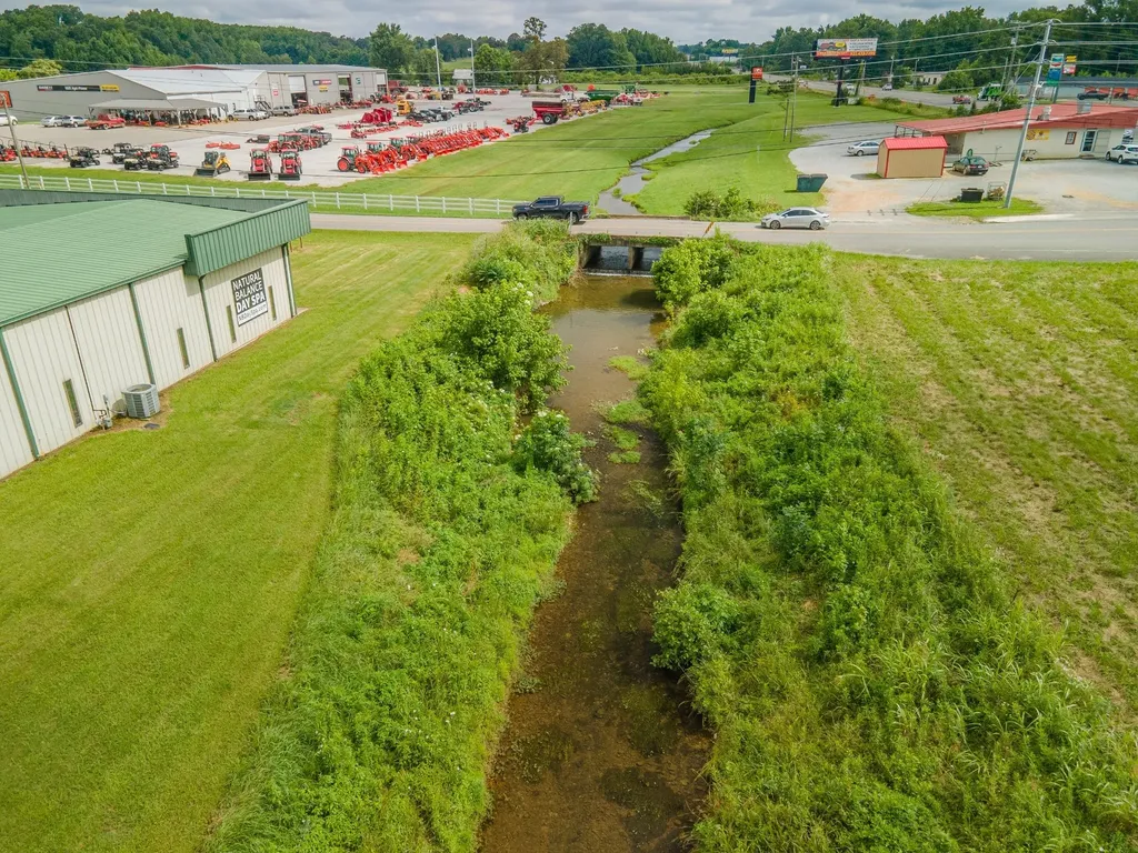 2855 Huntsville Highway Fayetteville TN 37334