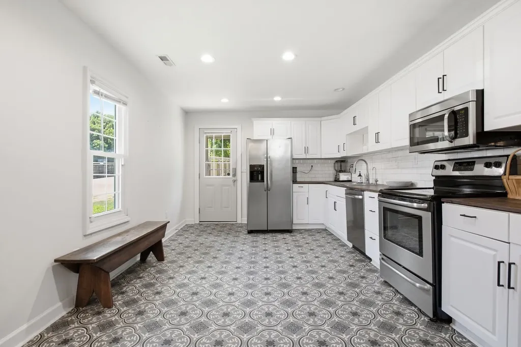 1510 Highland Avenue Columbia TN 38401