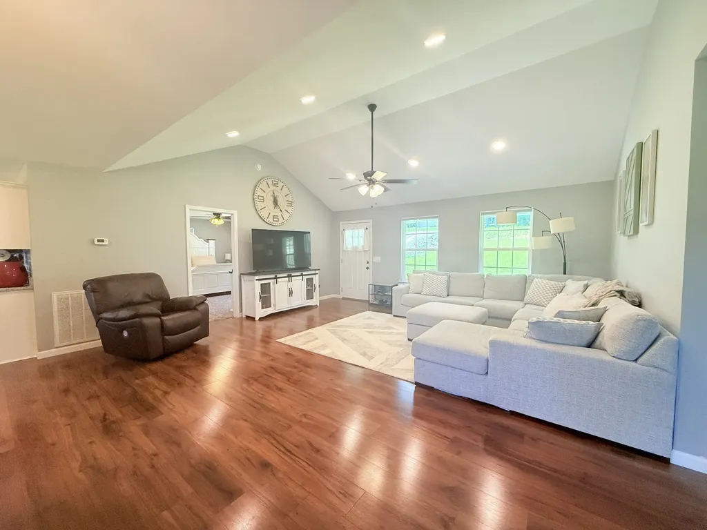 649 Old Harrison Ferry Road Mcminnville TN 37110