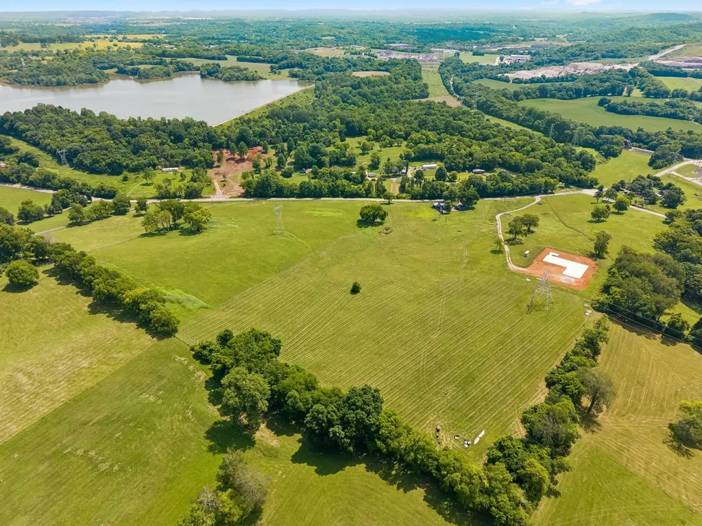 787 Theta Pike Columbia TN 38401