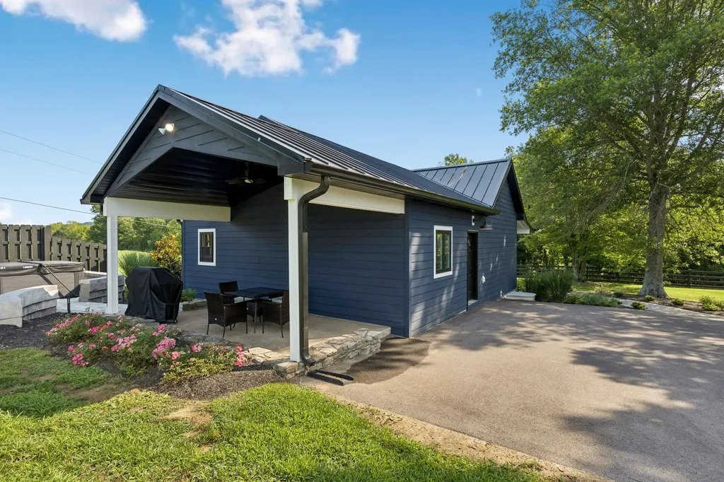 787 Theta Pike Columbia TN 38401