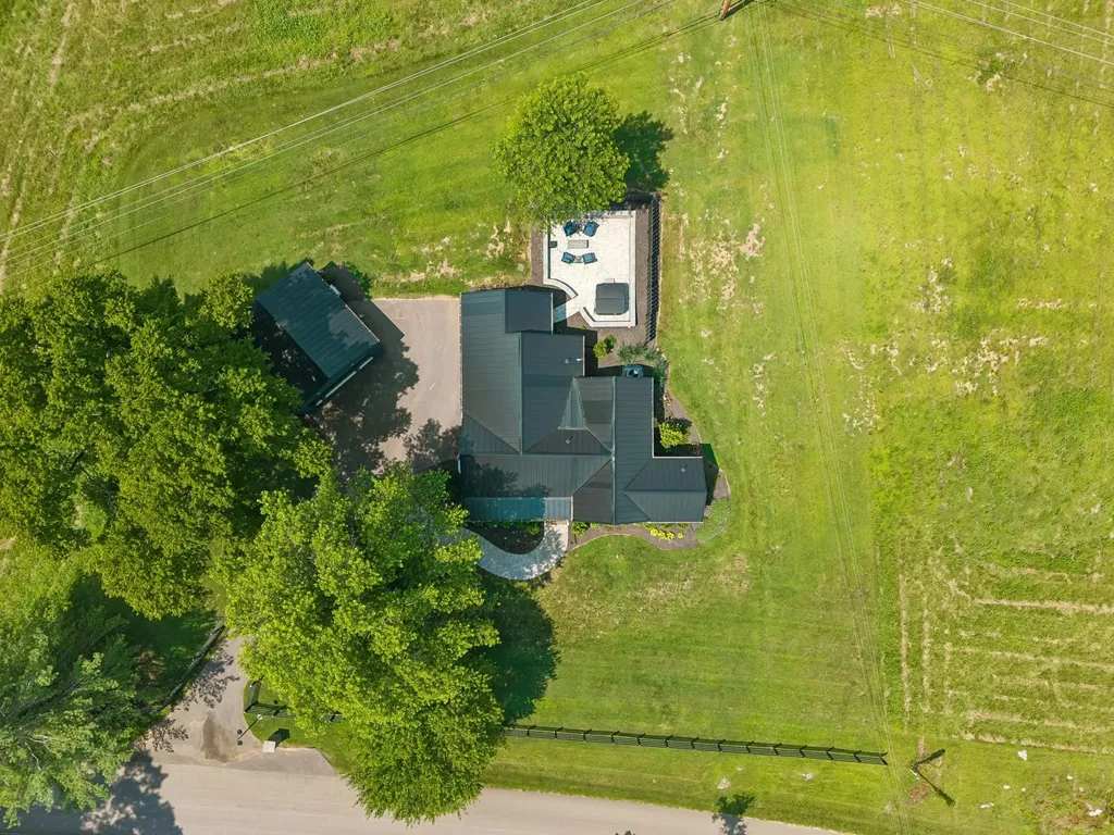 787 Theta Pike Columbia TN 38401