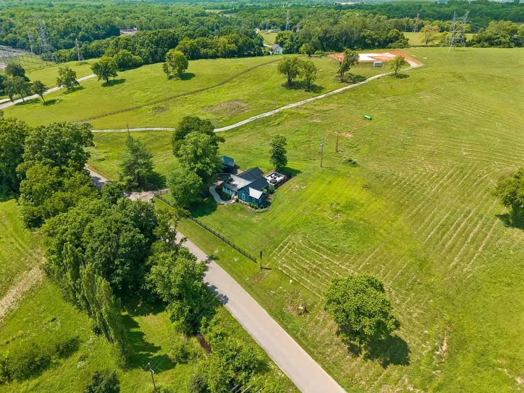 787 Theta Pike Columbia TN 38401