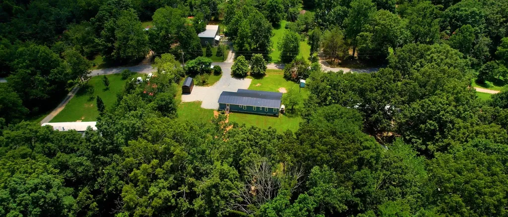 9464 Sugar Tree Drive Bon Aqua TN 37025