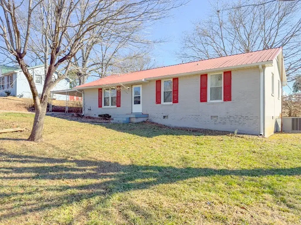 1704 Walnut Avenue Lawrenceburg TN 38464