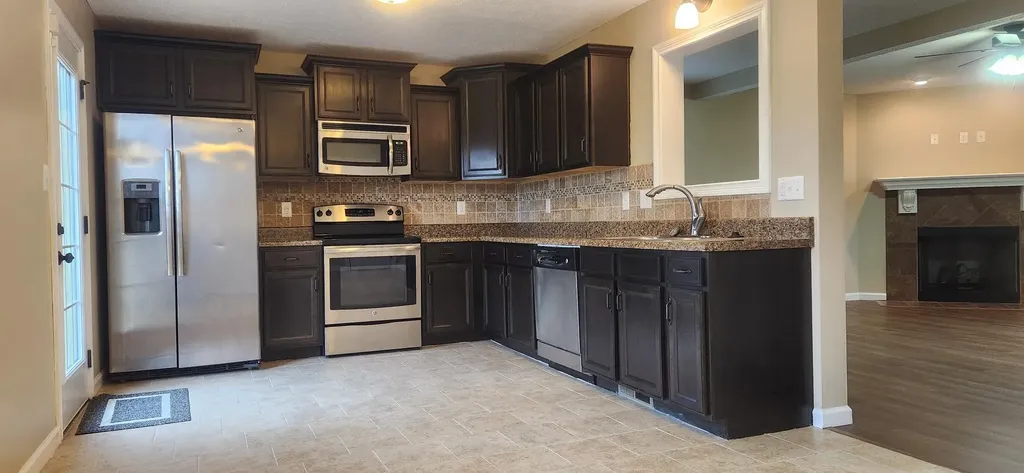 511 Falkland Circle Clarksville TN 37042