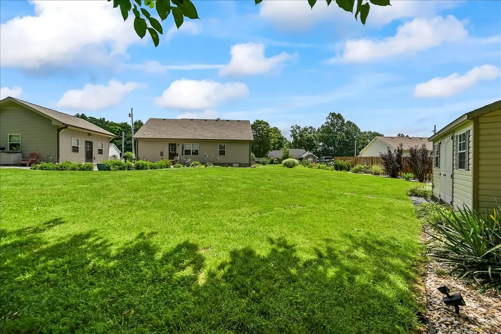 390 Marys Lane Lafayette TN 37083