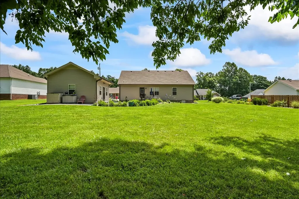 390 Marys Lane Lafayette TN 37083