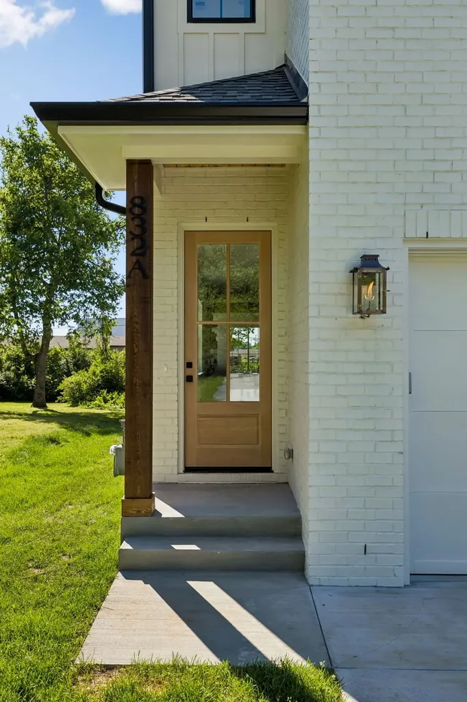 832A Neartop Drive Nashville TN 37205