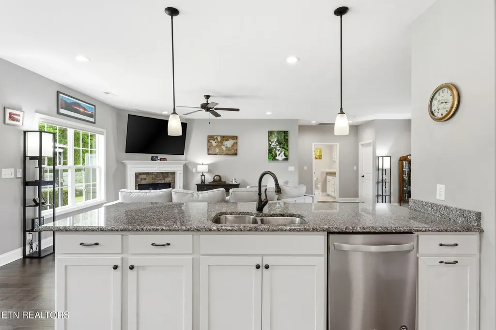 1290 Harrison Road Lenoir City TN 37771