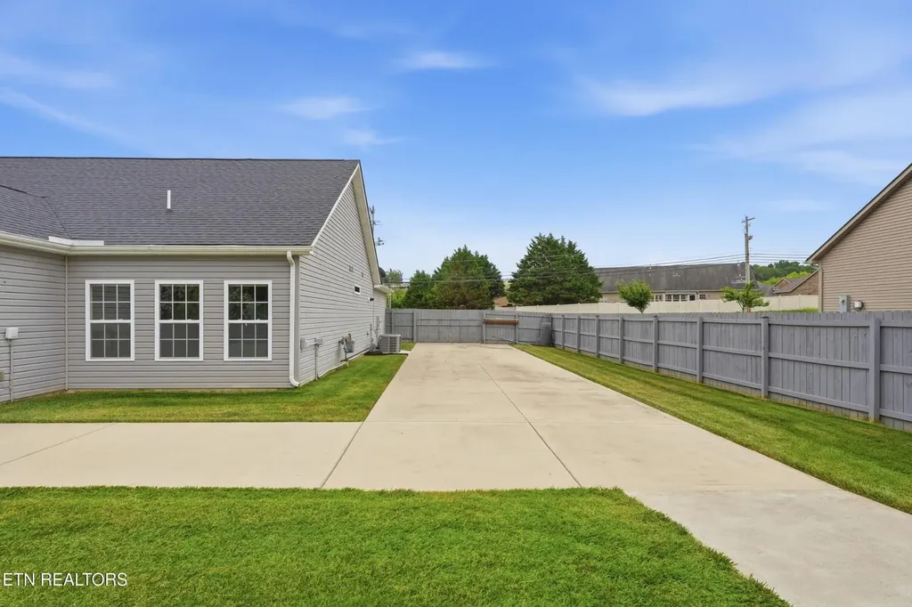 1290 Harrison Road Lenoir City TN 37771