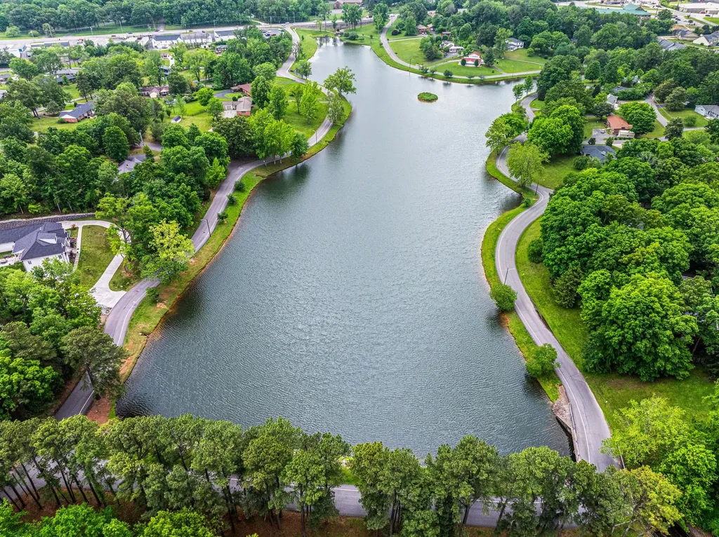 203 Lake Villa Court Dickson TN 37055