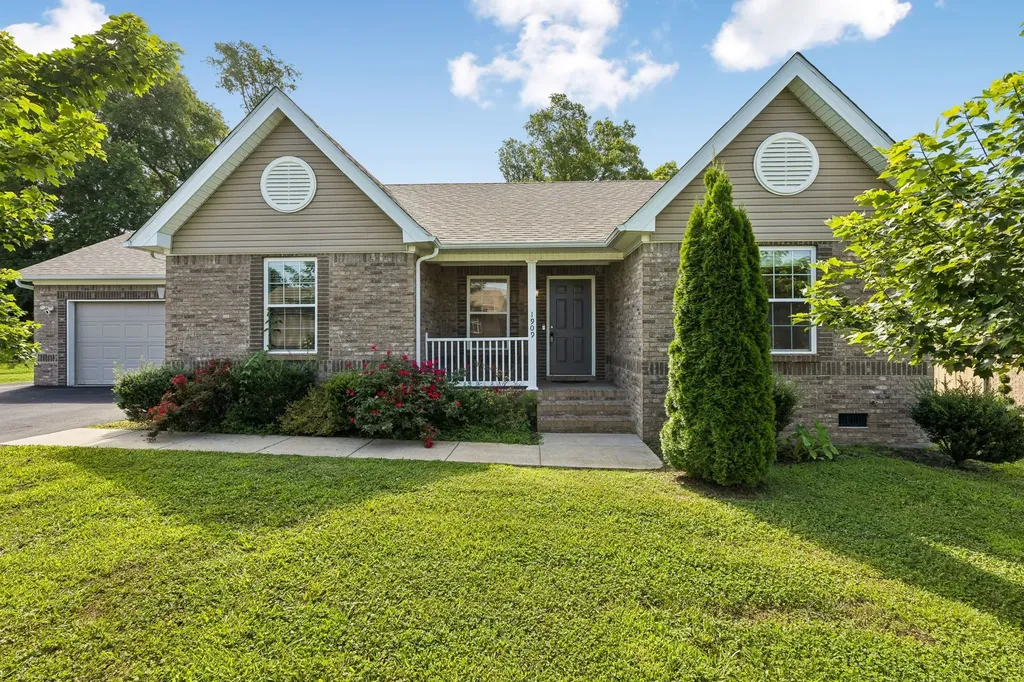 1909 Susan Road Columbia TN 38401