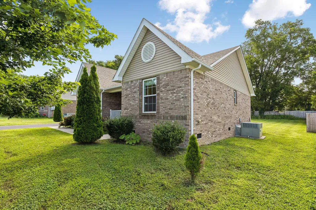 1909 Susan Road Columbia TN 38401