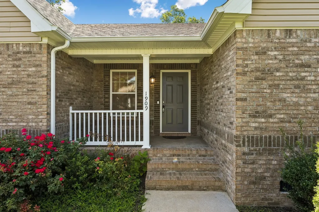 1909 Susan Road Columbia TN 38401
