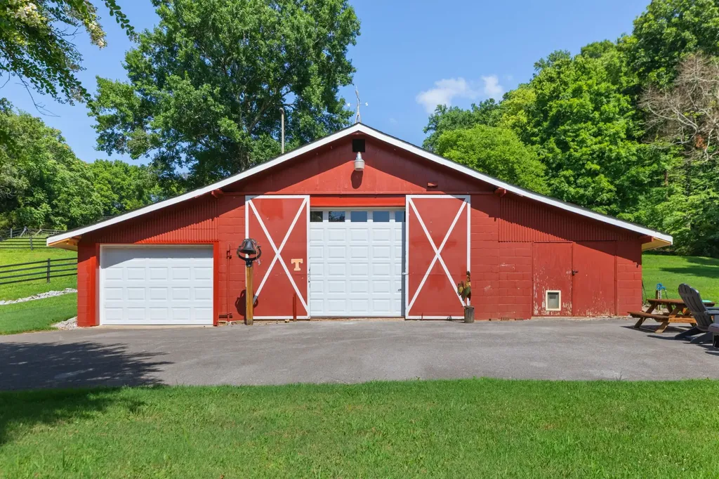 4118 Leipers Creek Road Williamsport TN 38487