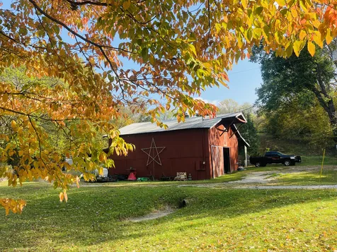 4118 Leipers Creek Road Williamsport TN 38487