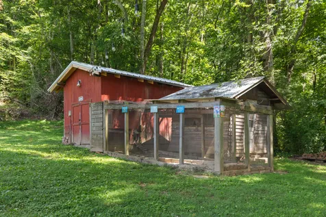 4118 Leipers Creek Road Williamsport TN 38487
