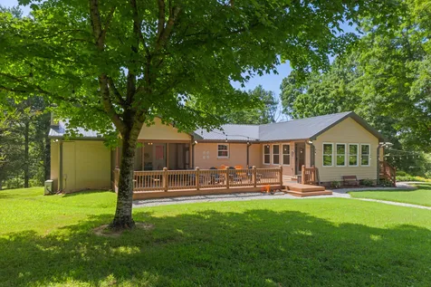 4118 Leipers Creek Road Williamsport TN 38487