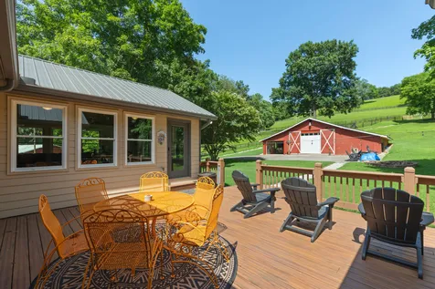 4118 Leipers Creek Road Williamsport TN 38487