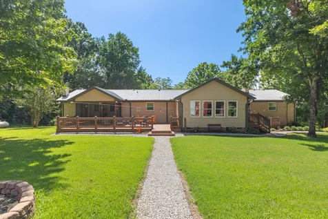 4118 Leipers Creek Road Williamsport TN 38487