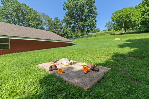 4118 Leipers Creek Road Williamsport TN 38487