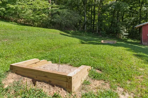 4118 Leipers Creek Road Williamsport TN 38487