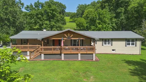 4118 Leipers Creek Road Williamsport TN 38487