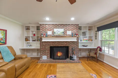 4118 Leipers Creek Road Williamsport TN 38487