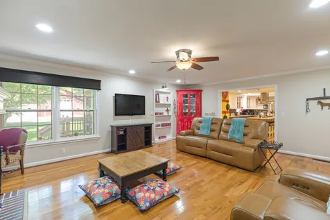 4118 Leipers Creek Road Williamsport TN 38487