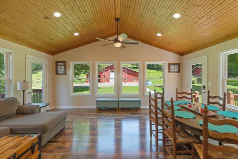 4118 Leipers Creek Road Williamsport TN 38487