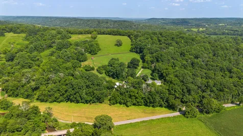 4118 Leipers Creek Road Williamsport TN 38487
