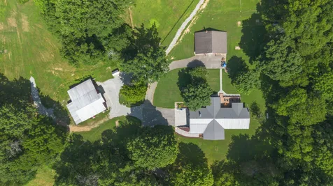4118 Leipers Creek Road Williamsport TN 38487
