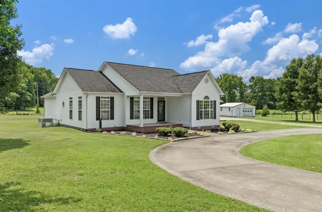 41 Harding Road Leoma TN 38468