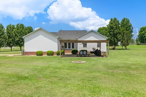 41 Harding Road Leoma TN 38468