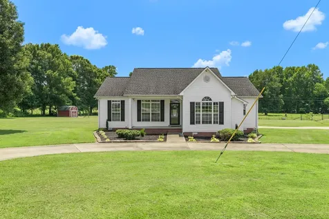 41 Harding Road Leoma TN 38468