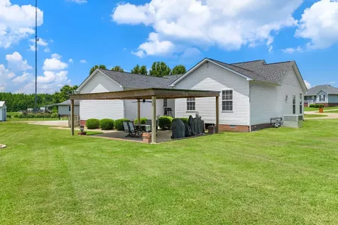 41 Harding Road Leoma TN 38468