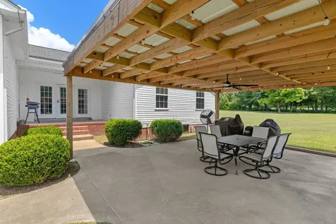 41 Harding Road Leoma TN 38468