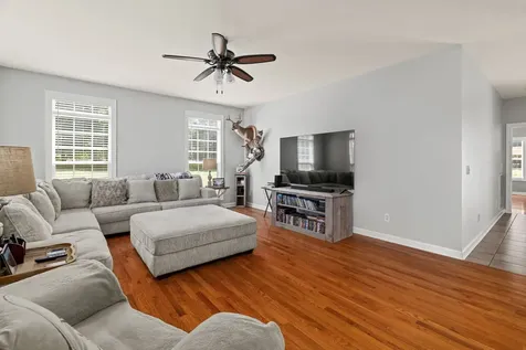 41 Harding Road Leoma TN 38468