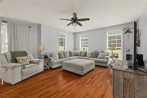 41 Harding Road Leoma TN 38468
