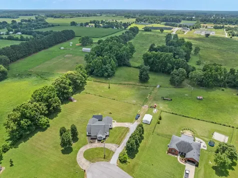 41 Harding Road Leoma TN 38468