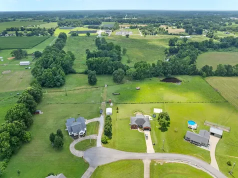 41 Harding Road Leoma TN 38468