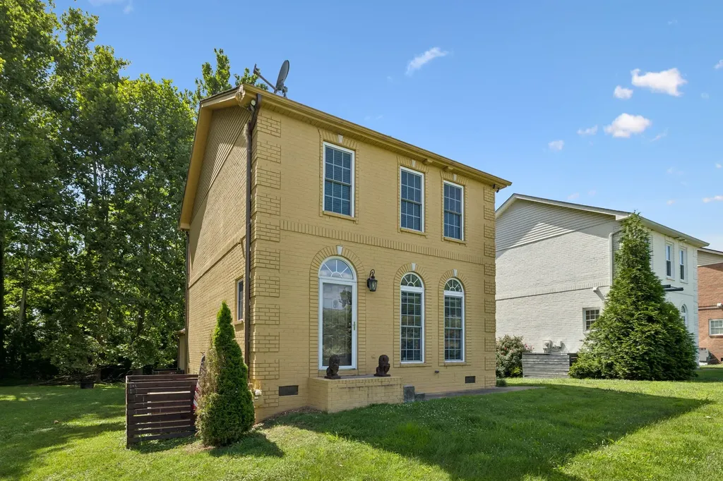1905 28th Ave, N Nashville TN 37208