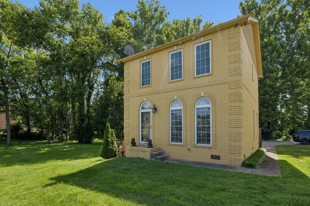 1905 28th Ave, N Nashville TN 37208