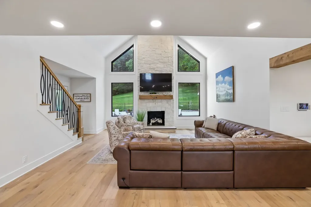 1911 Evergreen Road Thompsons Station TN 37179
